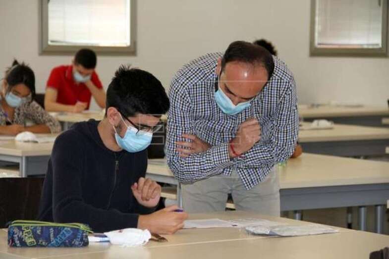 Imagen de archivo de unos estudiantes en un aula / EFE Beldad